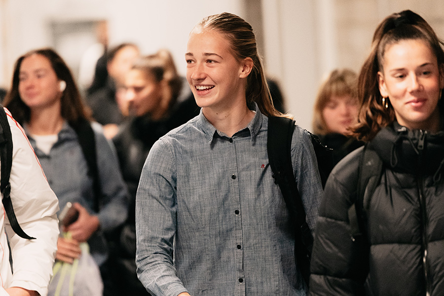 Ajax Vrouwen Aankomst 4