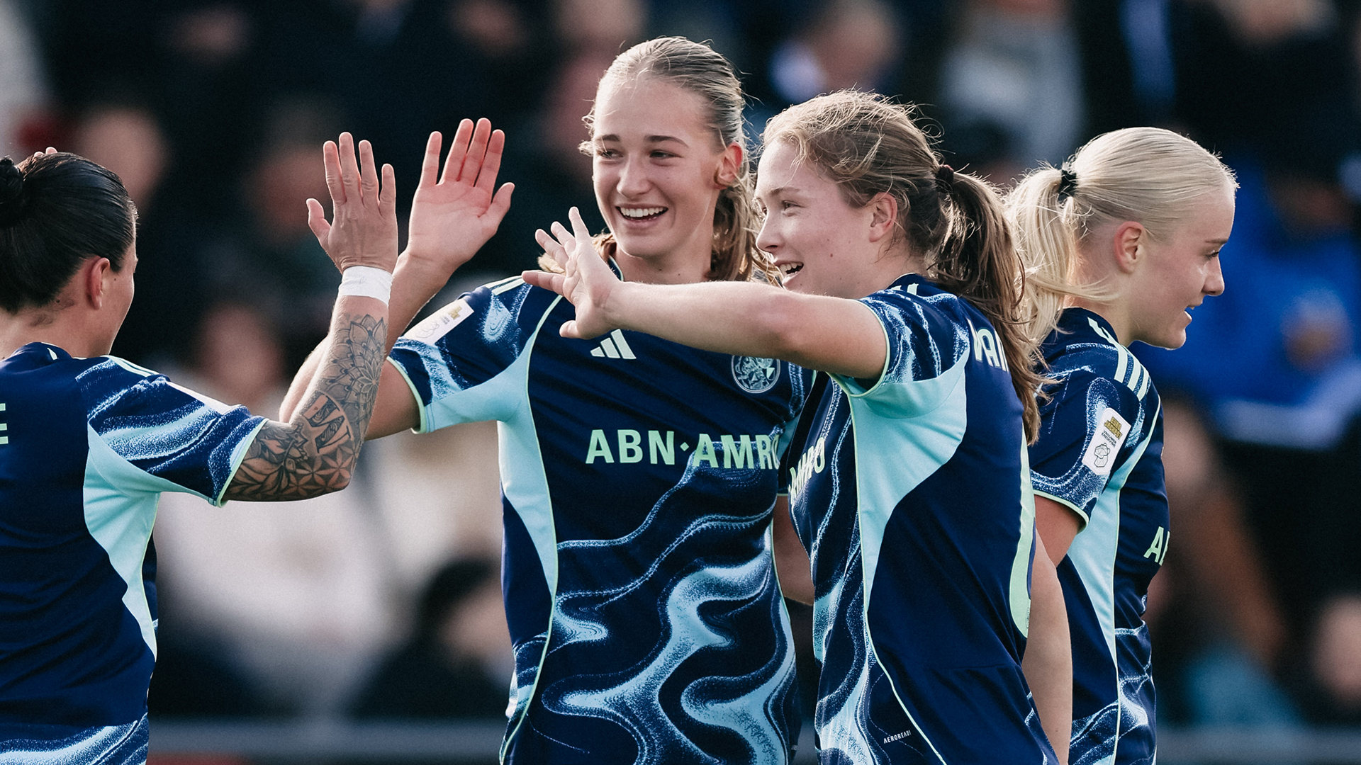 Ajax Vrouwen overtuigend langs HERA United