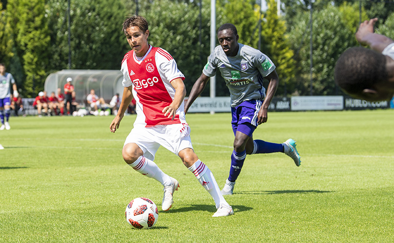 liveblog-nederlaag-ajax-anderlecht-spits-eert-nouri-24
