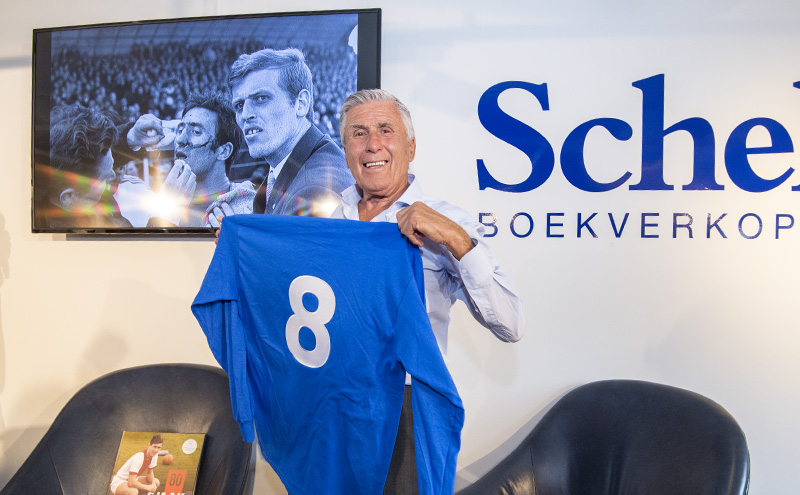 mister-ajax-friends-genieten-van-boekpresentatie-sjaak-swart-80-10