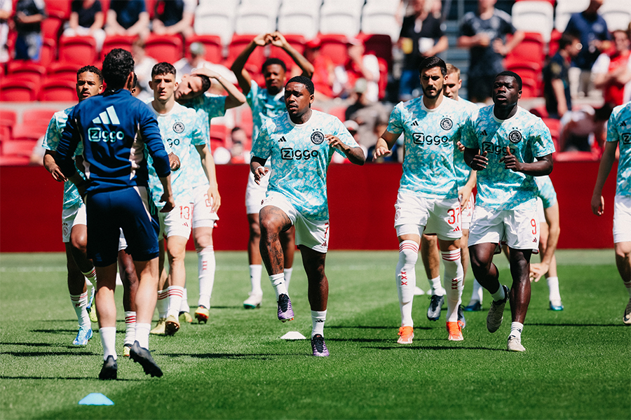 Warmingupajaxspelers