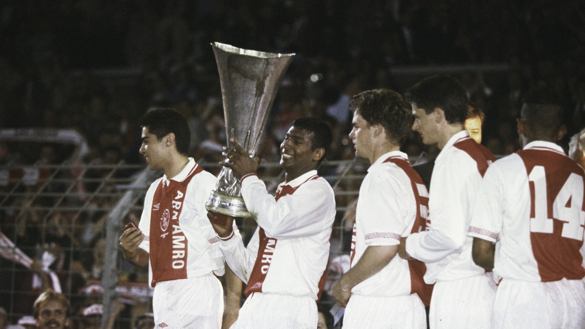 On This Day | Ajax wint UEFA Cup na intens tweeluik