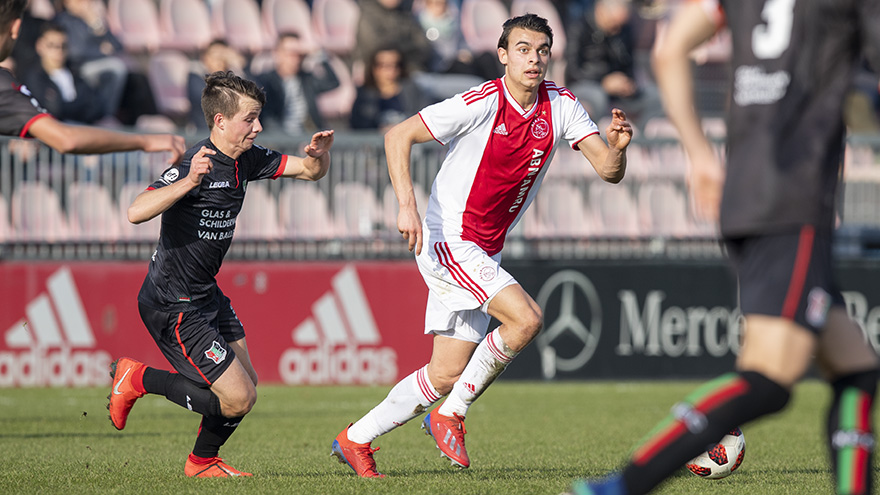 toekomst-alert-ruime-zege-in-klassieker-en-winst-voor-ajax-o19--9