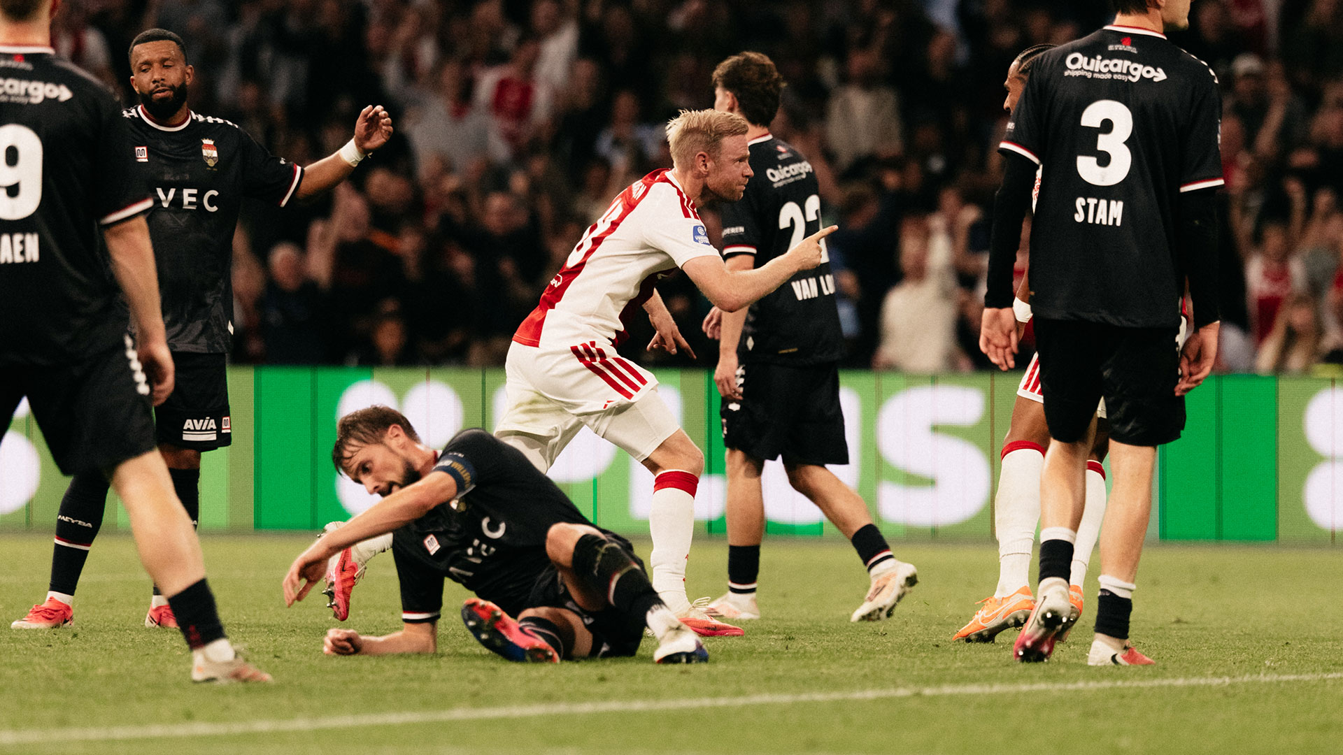 Highlights Ajax - Willem II | Opnieuw vijfklapper