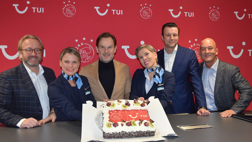 ajax-breekt-overeenkomst-met-tui-open-1