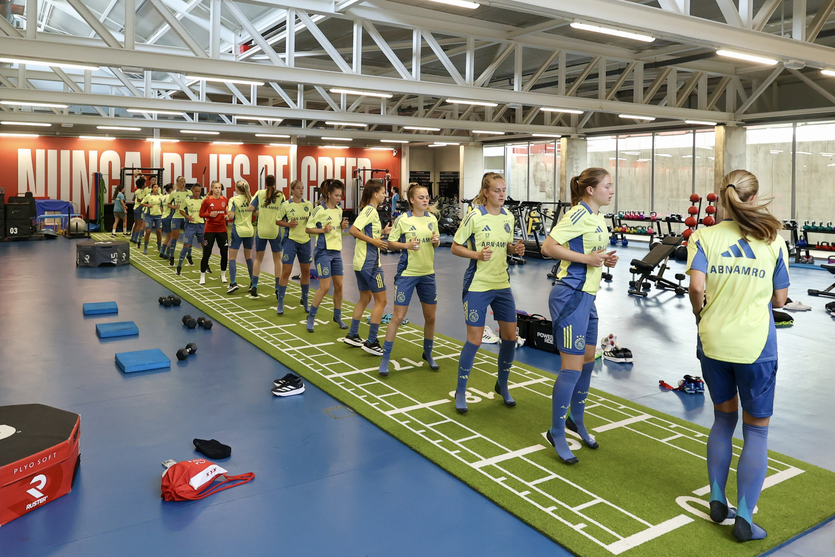Ajaxvrouwen Madrid Complex4
