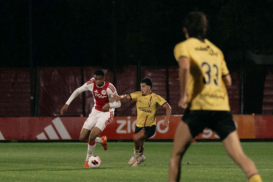 Jong Ajax VVV Actie 900