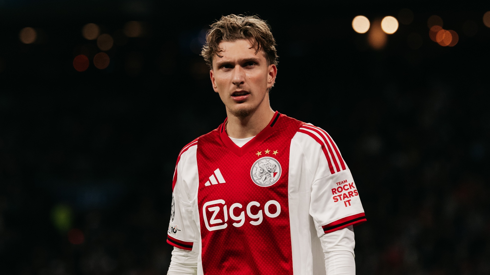 Luister naar Ajax - Feyenoord via Ajax Radio