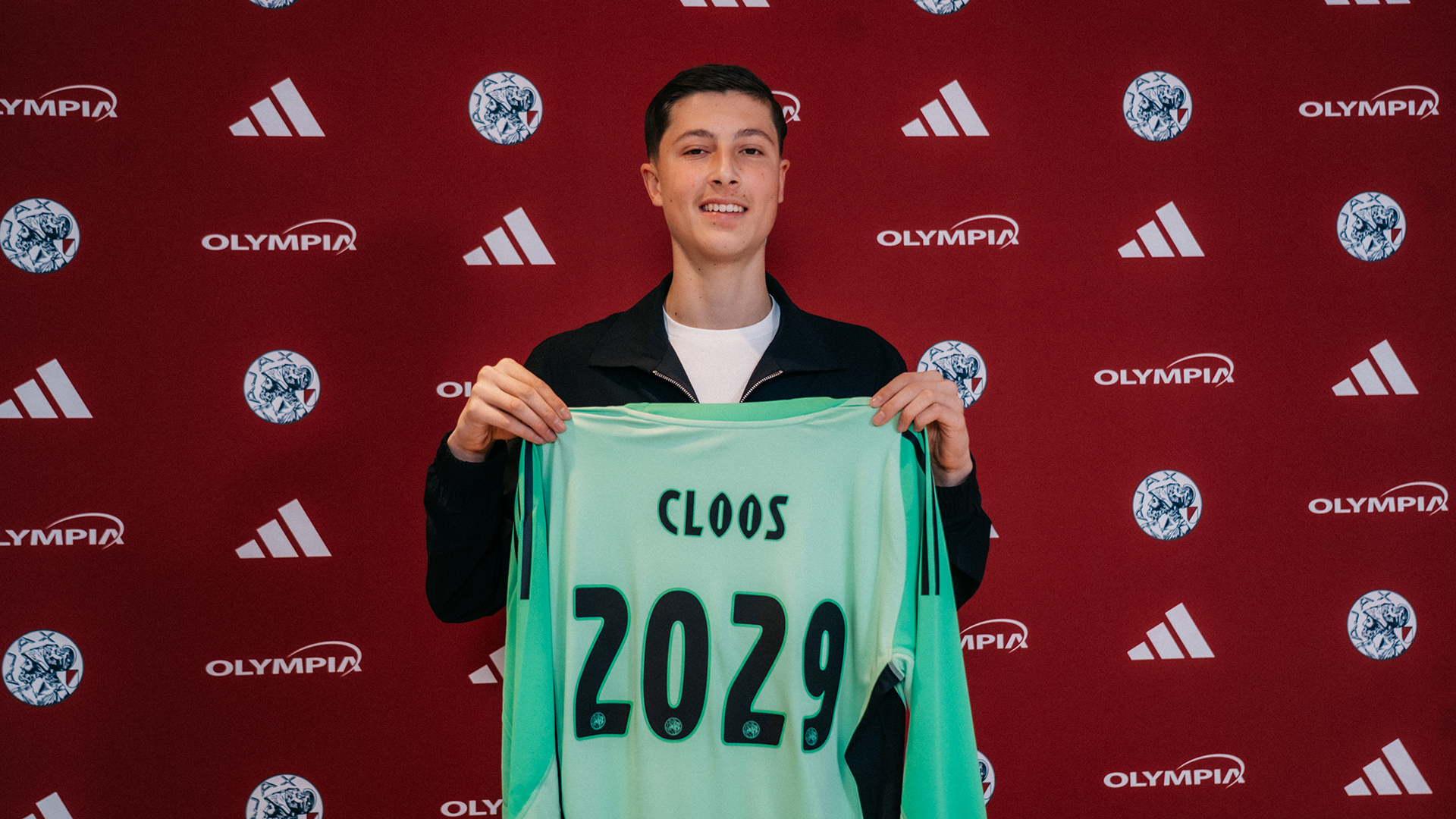 Ajax contracteert Cino Cloos