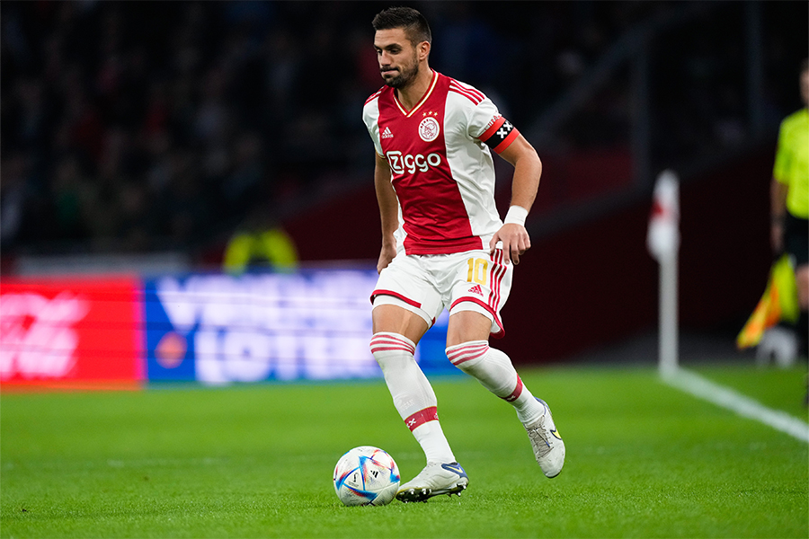 Tadic Aan Bal 900 (1)