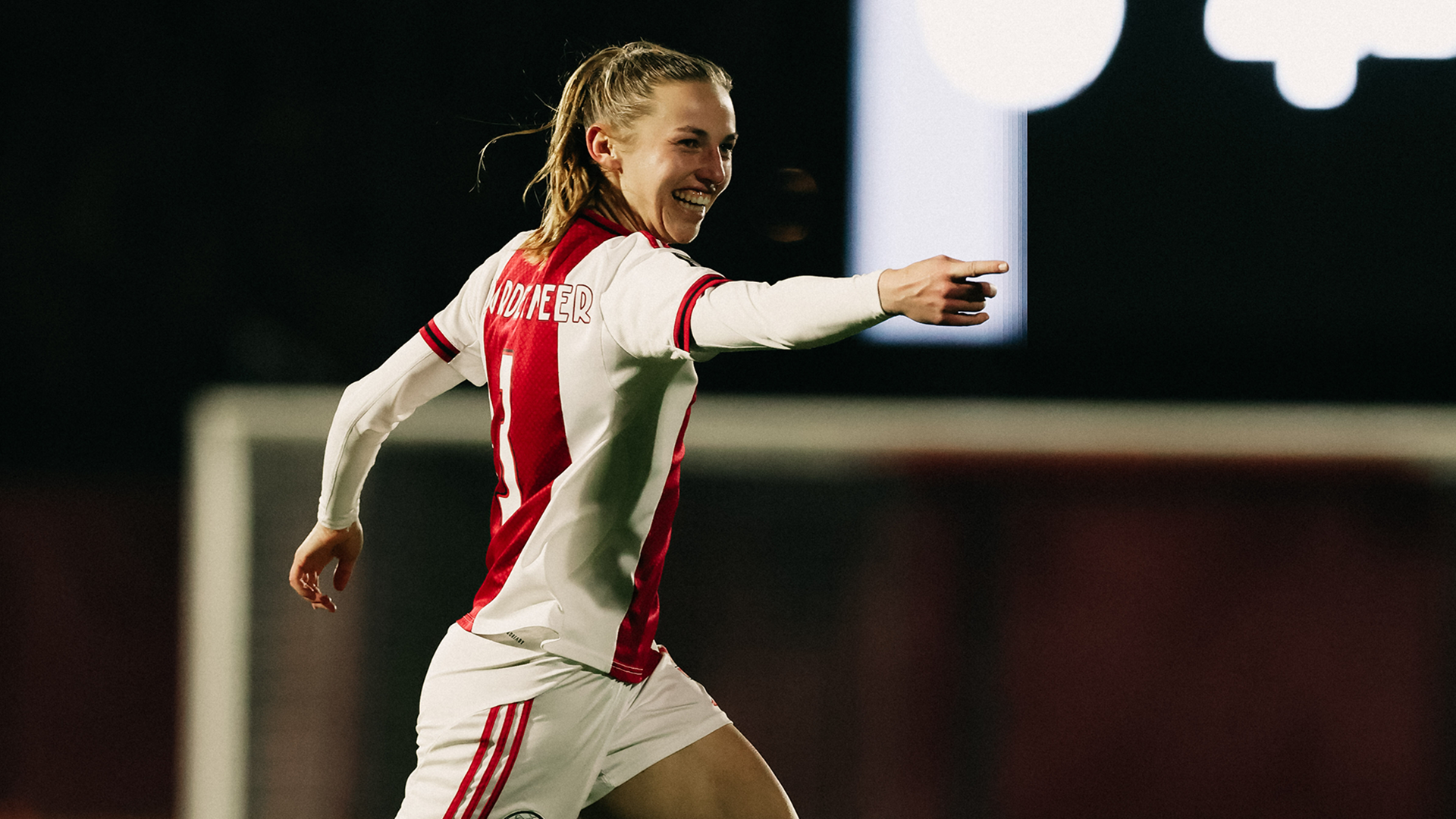 Ajax Vrouwen sluiten kalenderjaar af als koploper