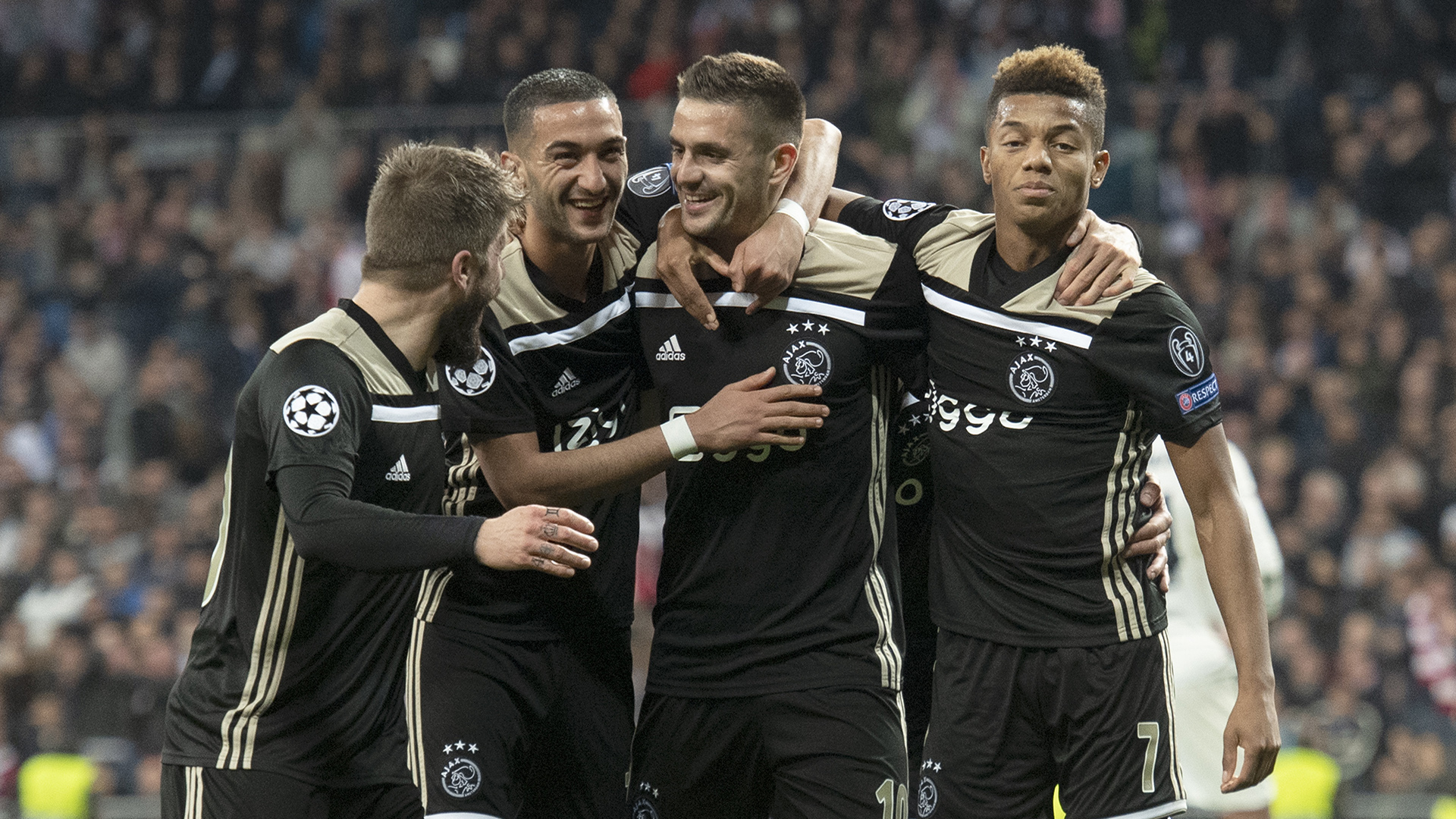 On This Day | Ajacieden spelen aanhang Real Madrid in Bernabéu stil