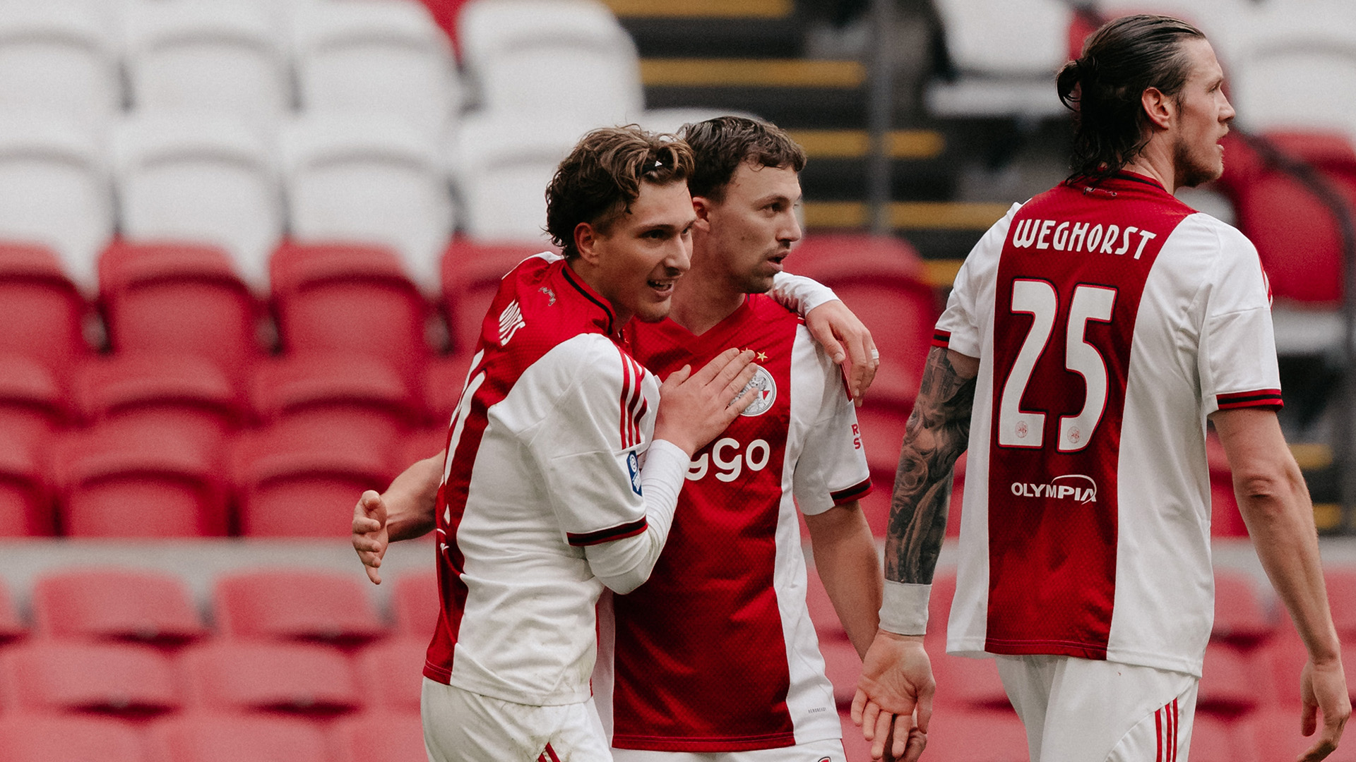 Ajax wint van FC Groningen