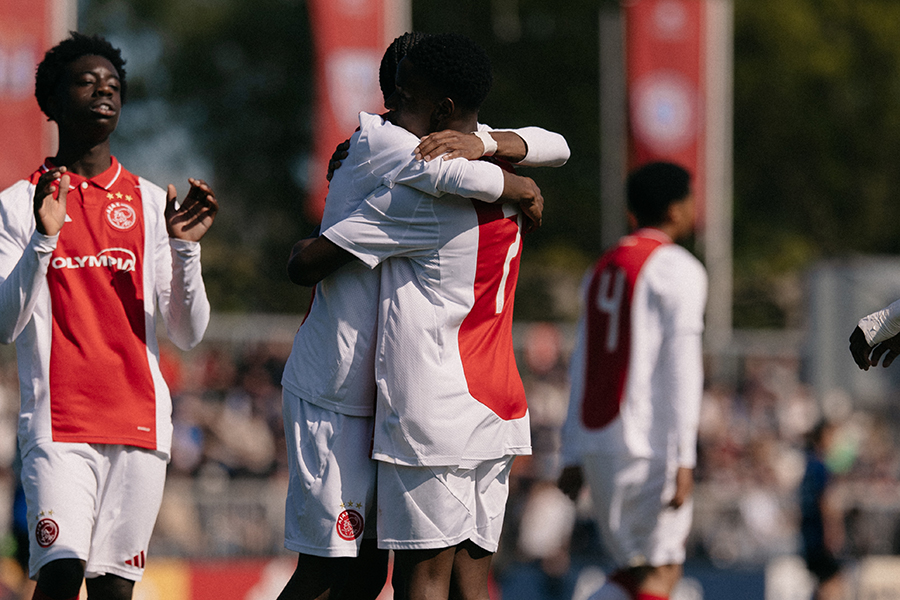 16 Ajax Gamba 900