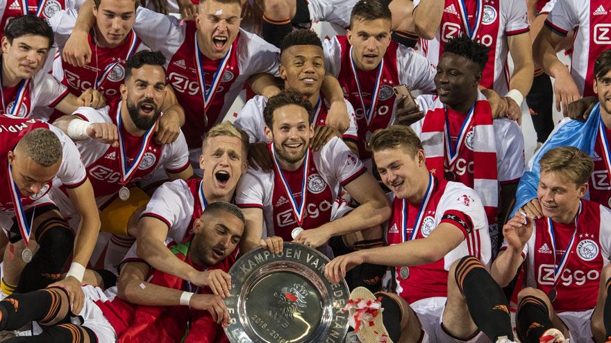 Ajax Kampioen : De Verschillen Tussen Ajax En Psv De Favoriet En De Kampioen Trouw
