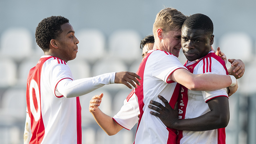 toekomst-alert-ruime-zege-in-klassieker-en-winst-voor-ajax-o19--4