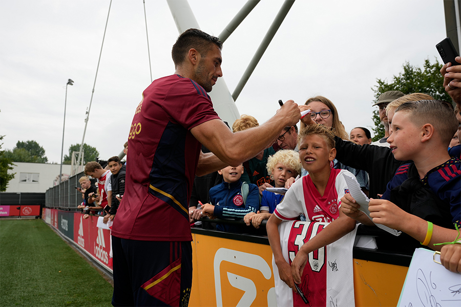 Tadic Handtekening 900