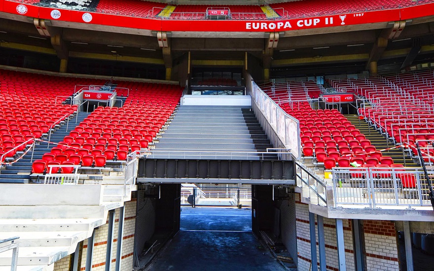 bouw-extra-hoektribunes-in-arena-vergevorderd-2