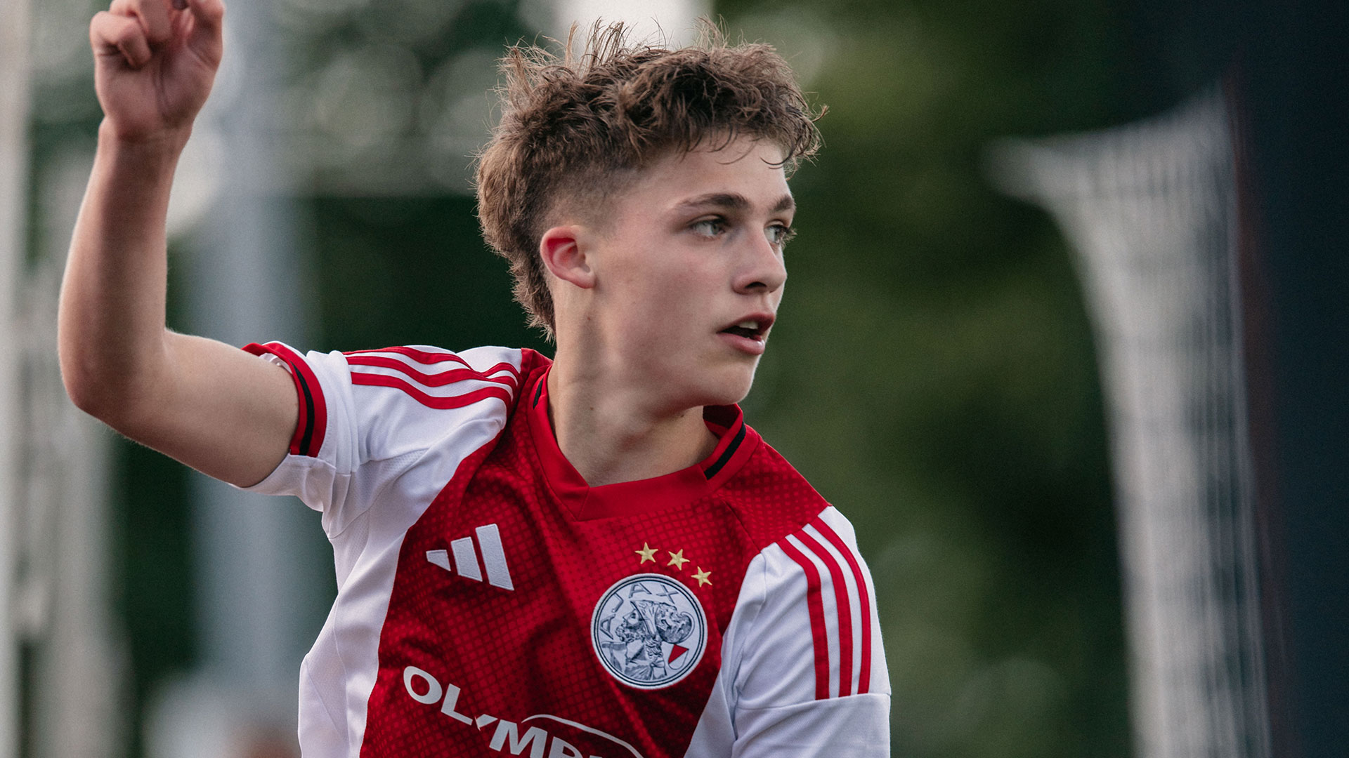 Ajax O15 pakt landstitel na overtuigende zege op AZ