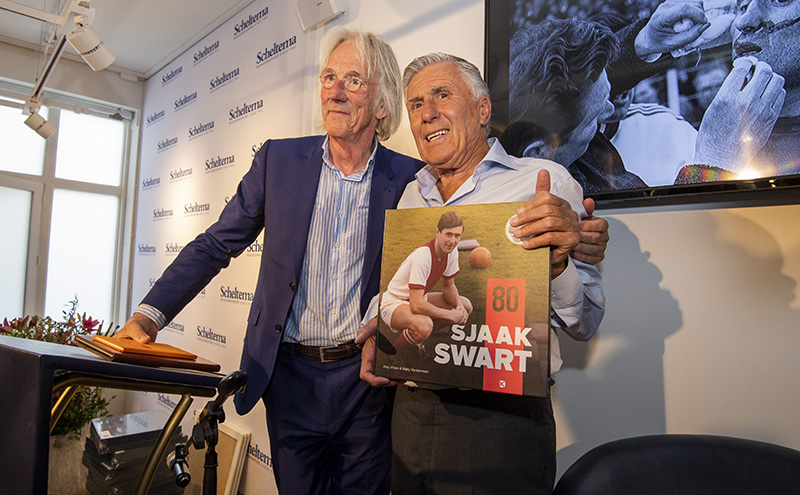 mister-ajax-friends-genieten-van-boekpresentatie-sjaak-swart-80-7