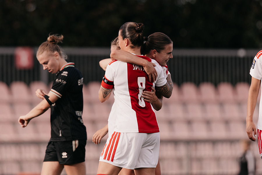 Ajaado Vrouwen11