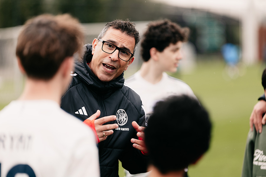 Ajax Foundation 900 4