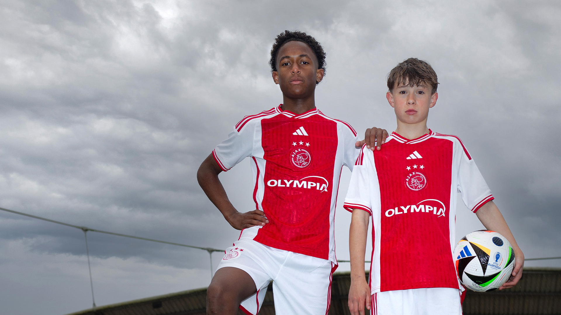 Nieuwe hoofd- en shirtsponsor Ajax-jeugd