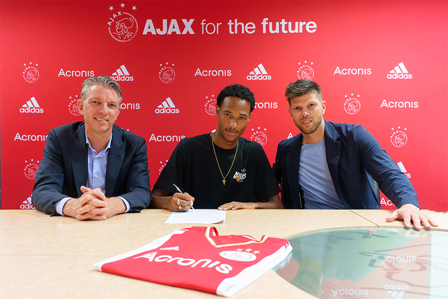 Ajax contracteert Kayden Wolff