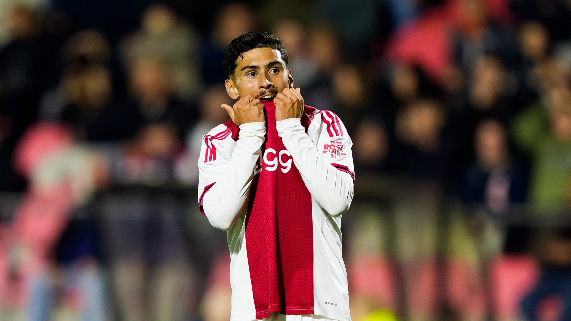 Jong Ajax in vermakelijke wedstrijd onderuit tegen VVV-Venlo