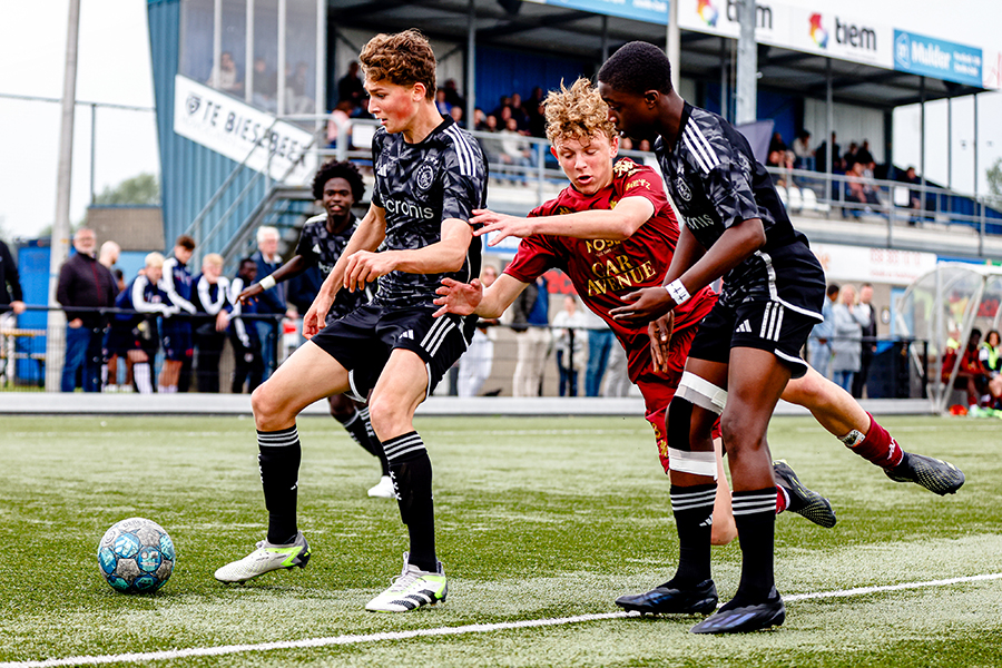 Ajax Metz 6