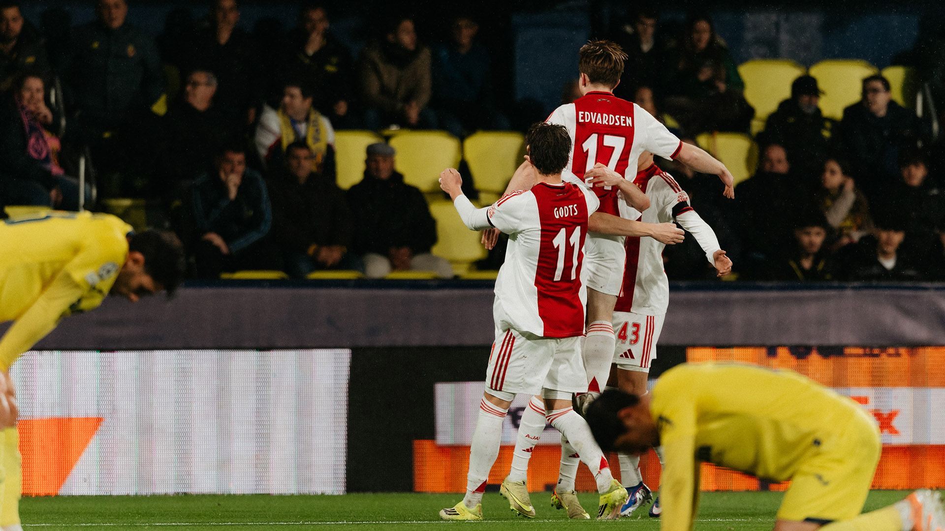 Edvardsen schiet Ajax langs Villarreal