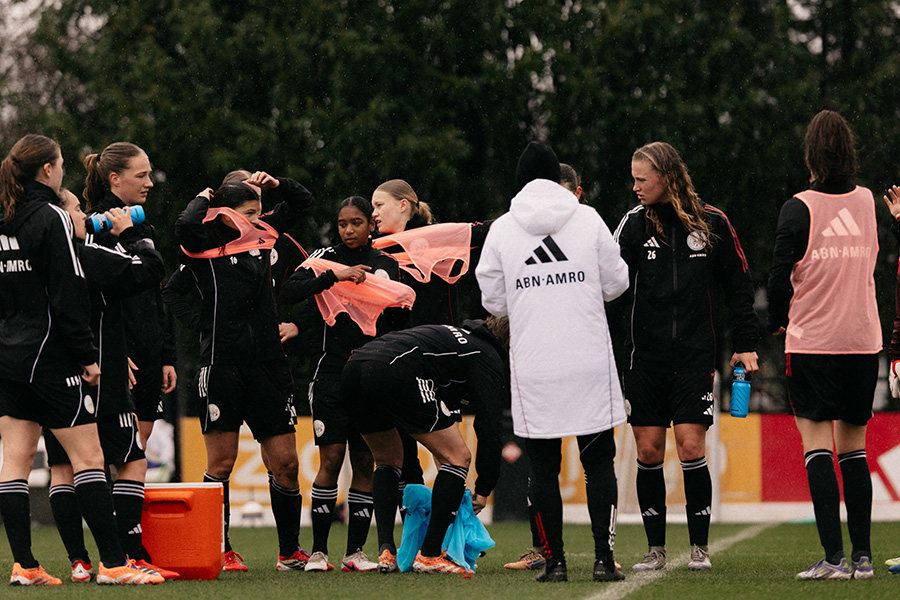 Training Ajax Vrouwen 18