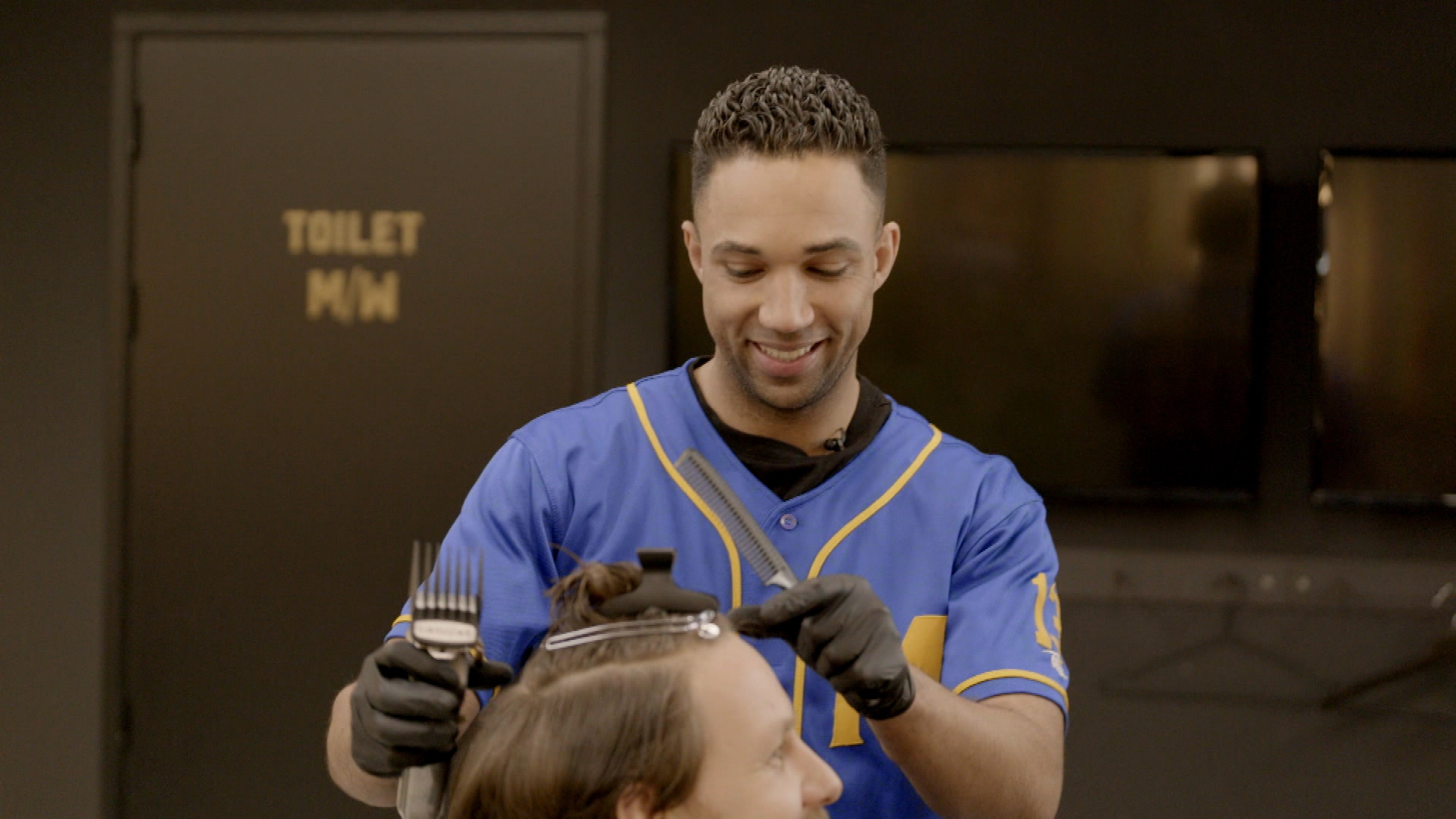 Van voetbalveld naar eigen kapperszaak: 'Een hele nieuwe carrière'