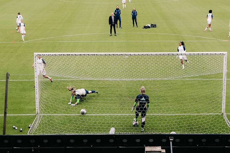 Ajaxvrouwenwarmingup3