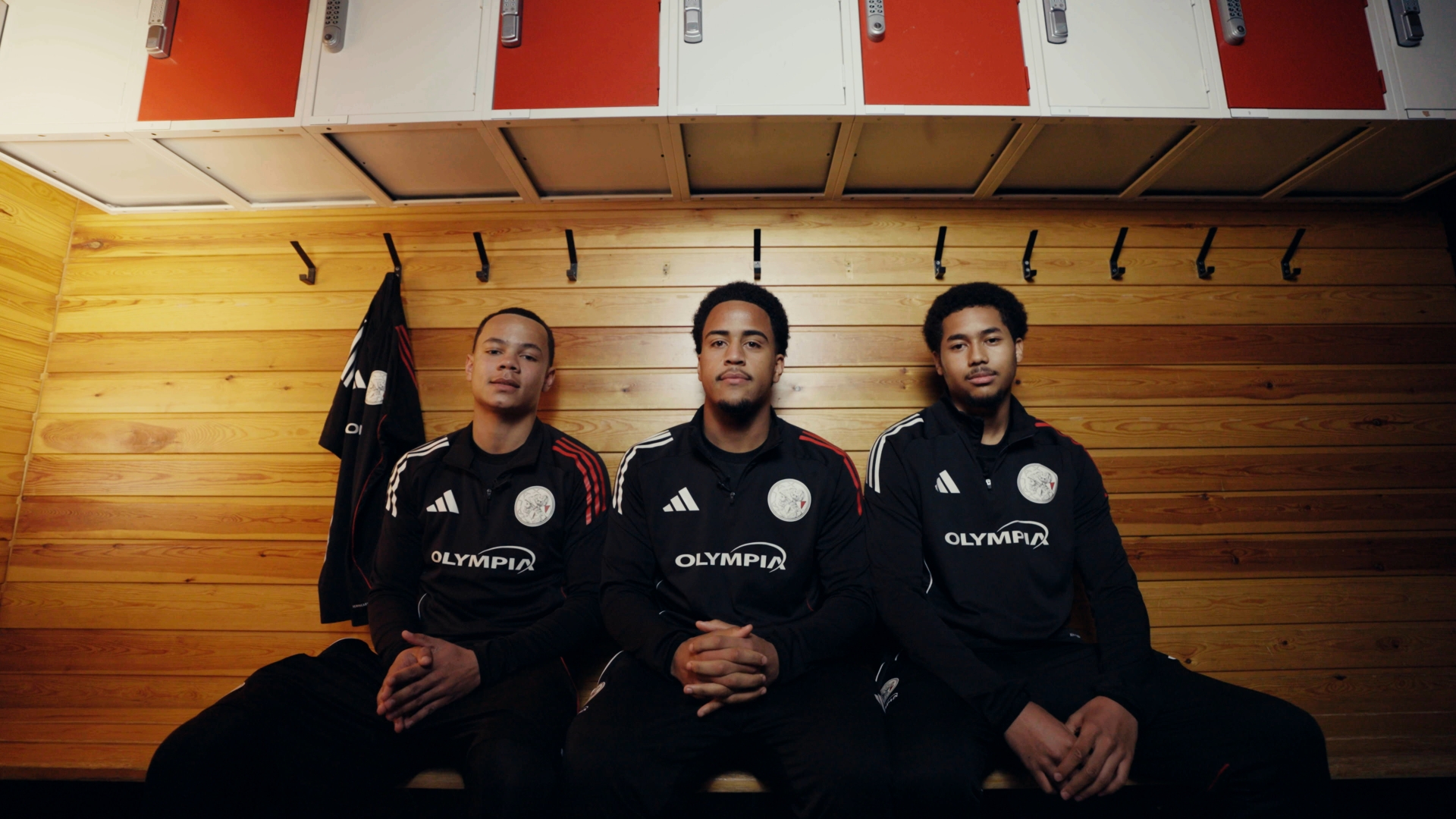 Ajacied Teuwsen: 'Altijd jezelf uitspreken. Niet bang zijn om dingen te vragen'