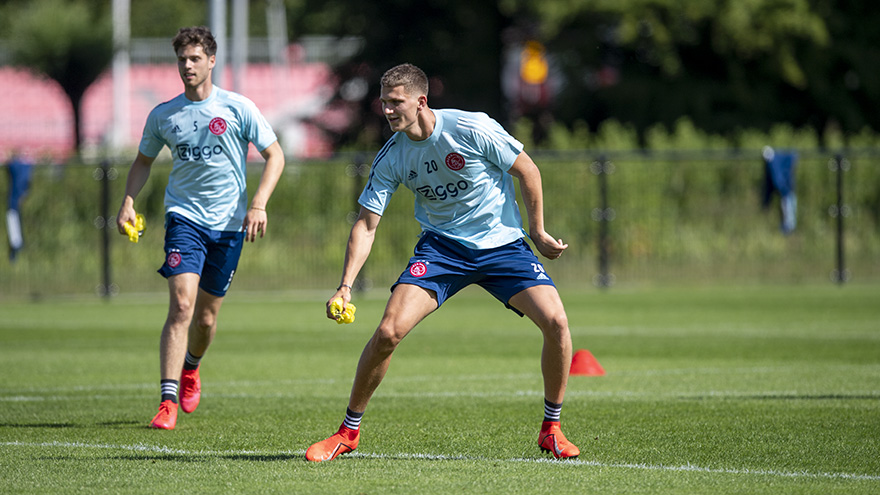 fotos-ajacieden-aan-de-bak-in-zomerse-omstandigheden--13