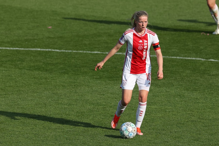 Ajax Vrouwen winnen bij ADO