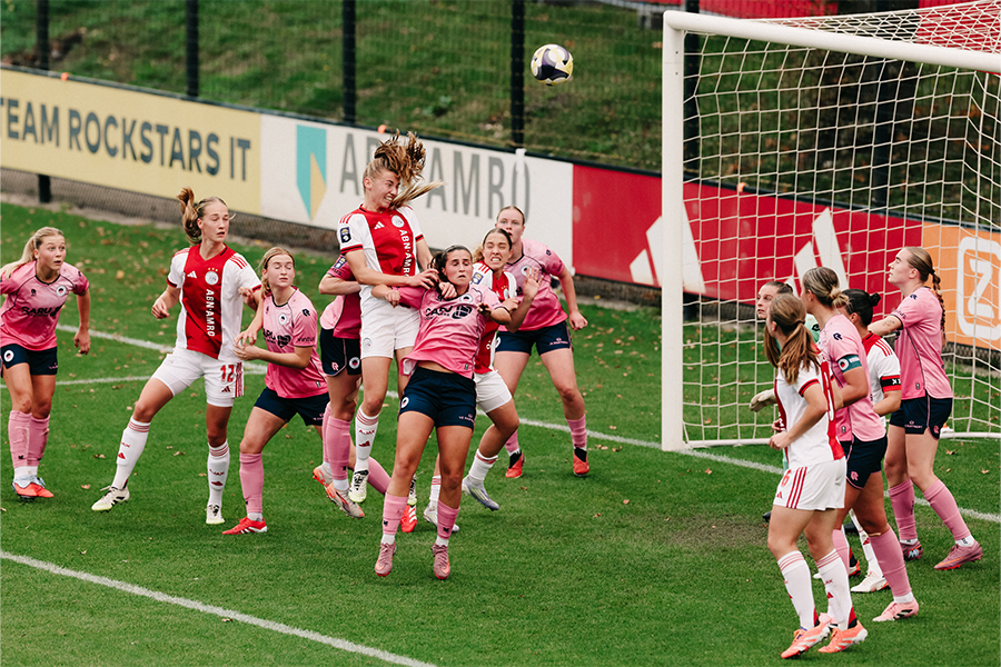 Cornerajaxvrouwen
