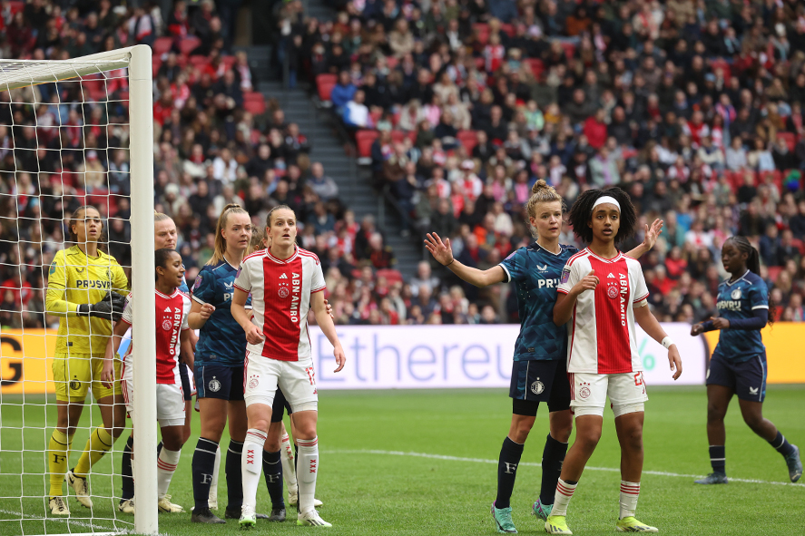 Cornerajaxvrouwen900