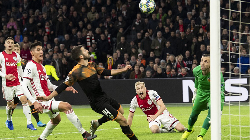 ajax-na-verlies-tegen-valencia-verder-in-europa-league-5