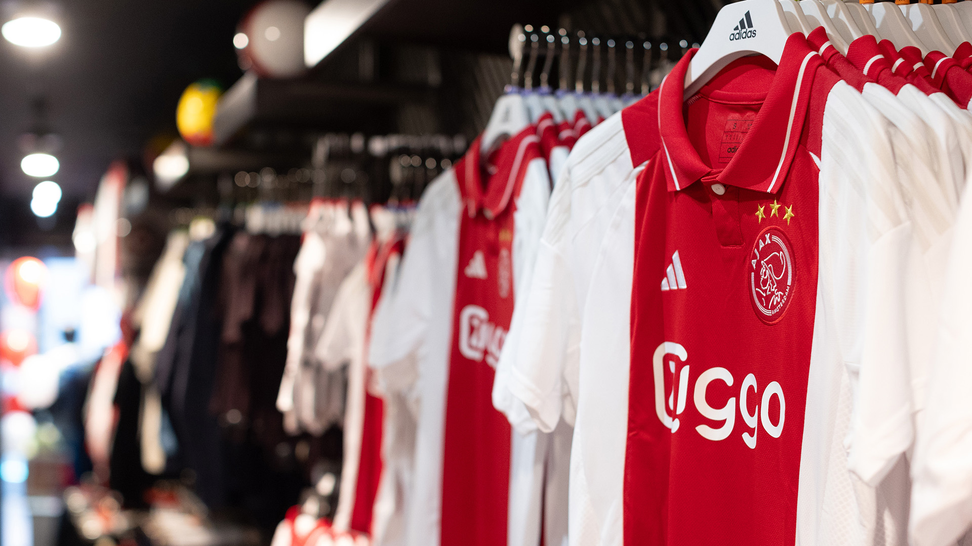 Kijkje achter de schermen bij release thuistenue