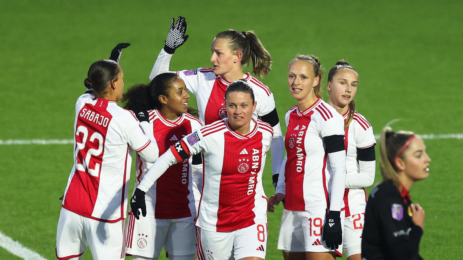 Ajax Vrouwen Met 22 Spelers Naar Parijs Voor Europees Uitduel Ajax Vrouwen Met 22 Spelers Naar Parijs Voor Europees Uitduel