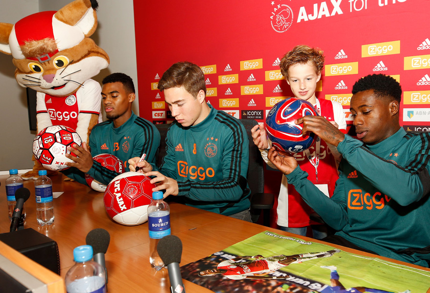 kids-club-persconferentie-lachen-gieren-brullen-4