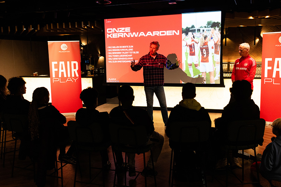 Ajax Foundation 900 1