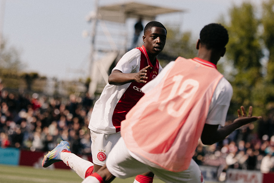 Ajax PSG 19