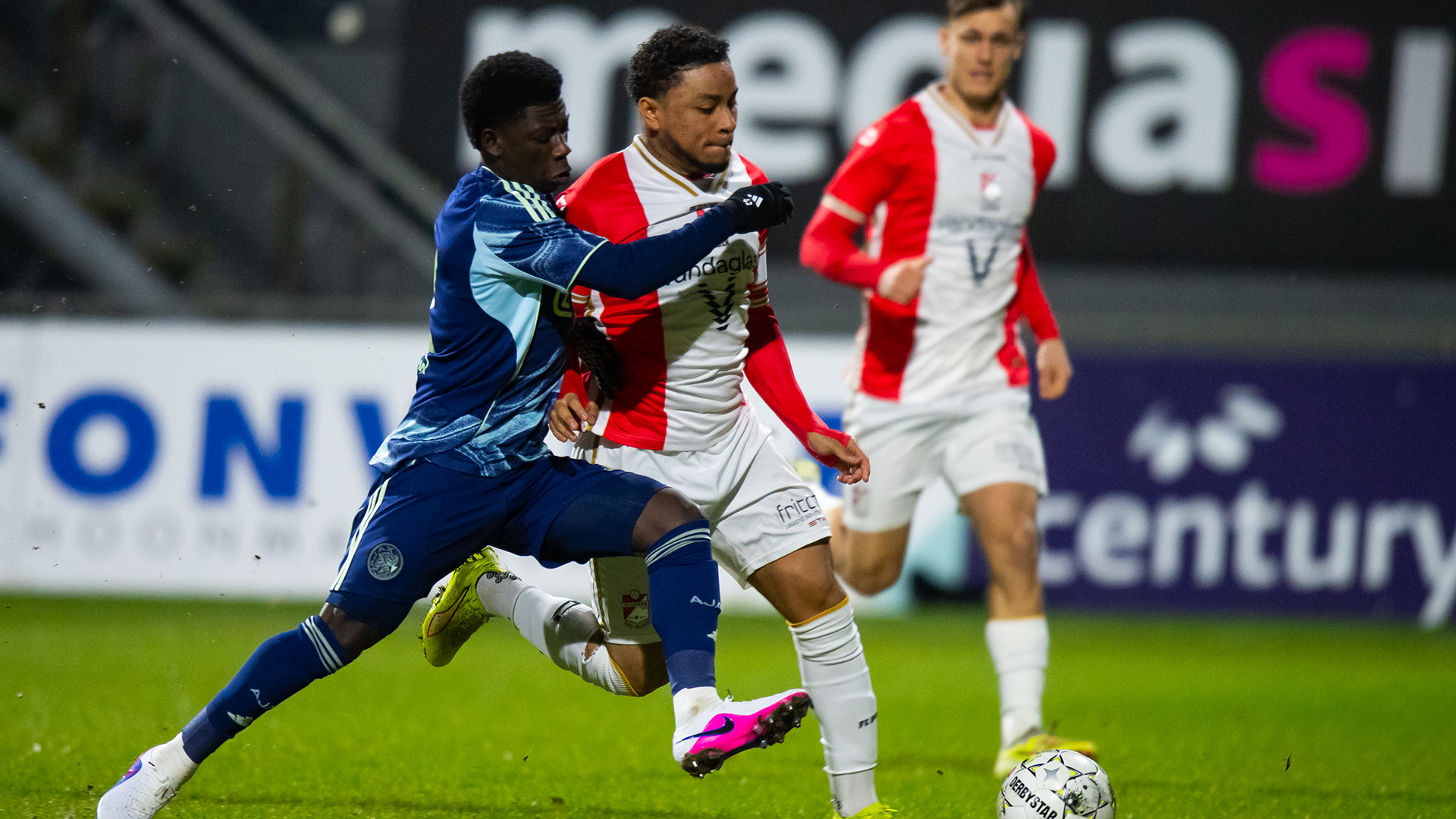 Doelpuntloos inhaalduel voor Jong Ajax in Emmen