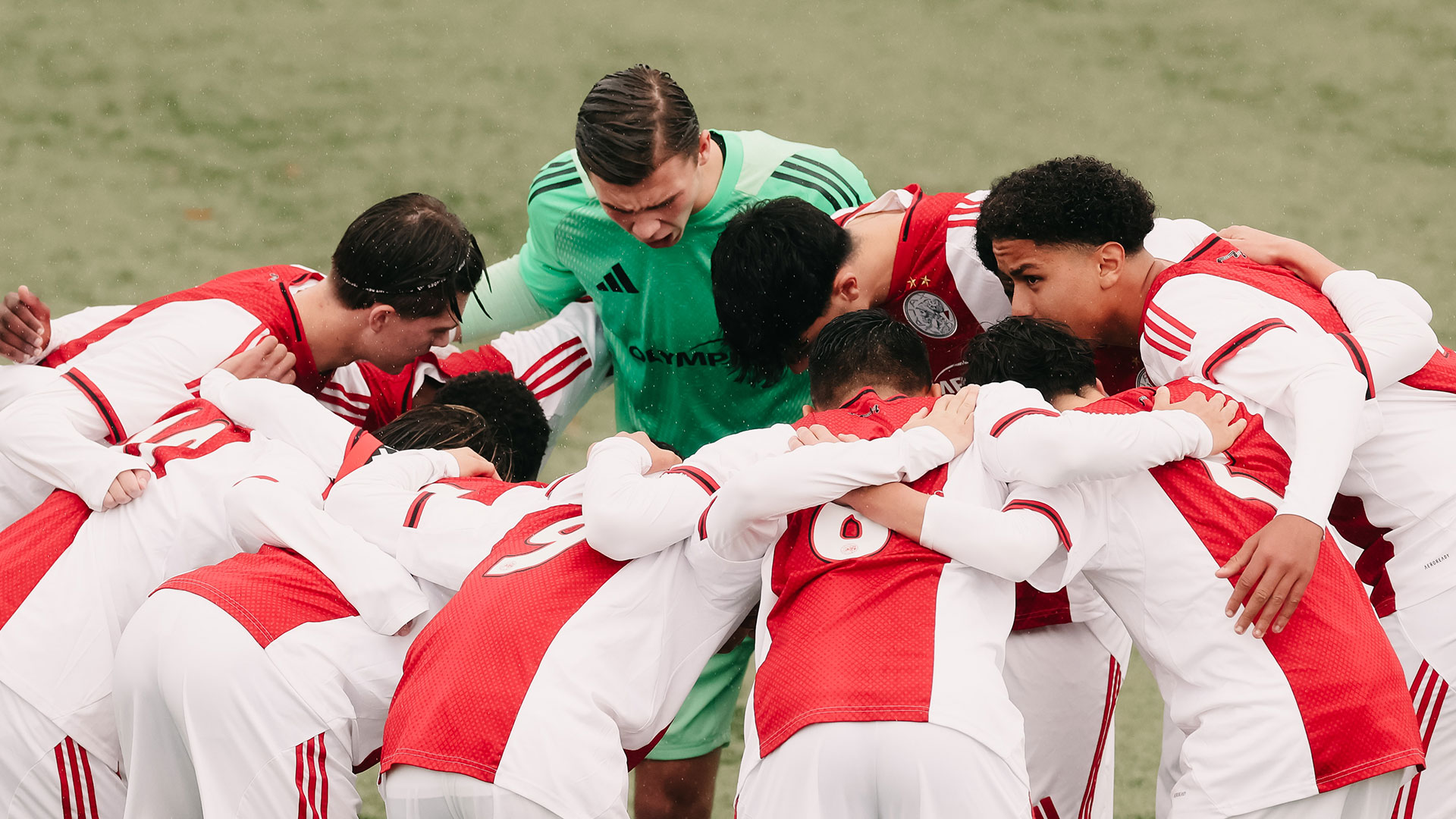 Highlights Ajax O17 - FC Utrecht O17 | Hattrick Landvreugd in de beker