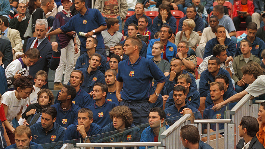 Frank en Ronald de Boer tussen de andere (Nederlandse) sterren van FC Barcelona.
