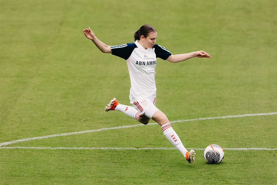 Ajaxvrouwenwarmingup2