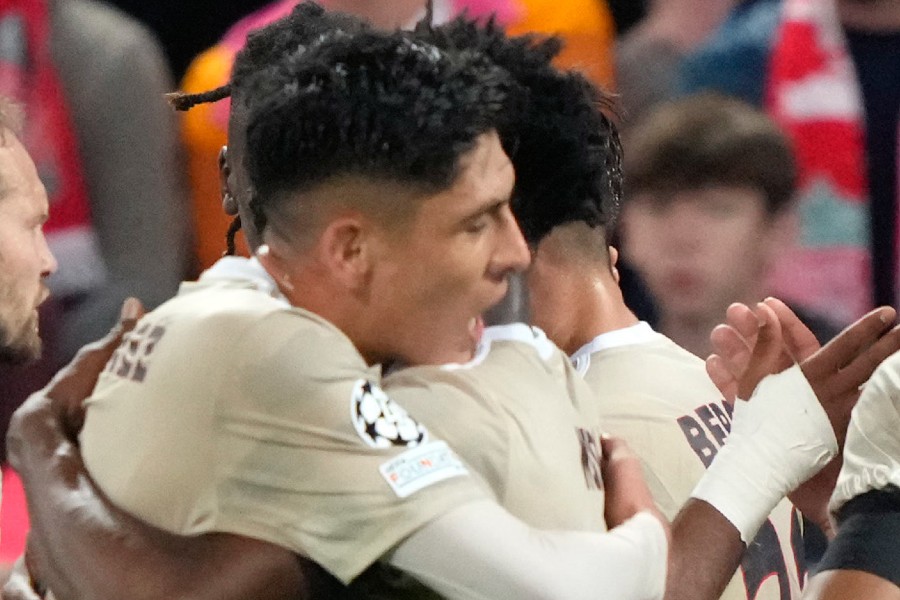 Luister naar Napoli - Ajax via Ajax Radio - AFC Ajax